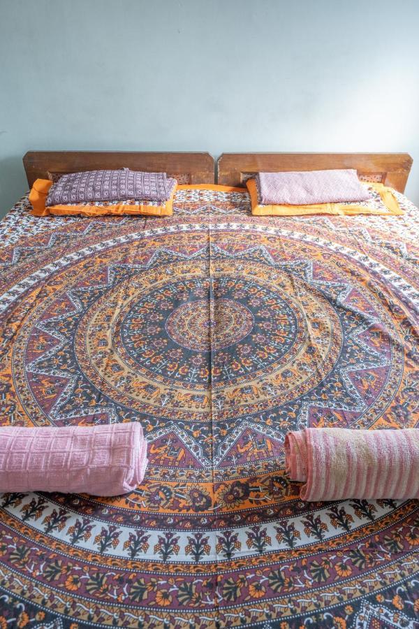Vishnu Rest House Варанаси Екстериор снимка