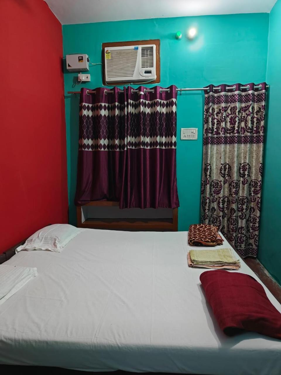 Vishnu Rest House Варанаси Екстериор снимка